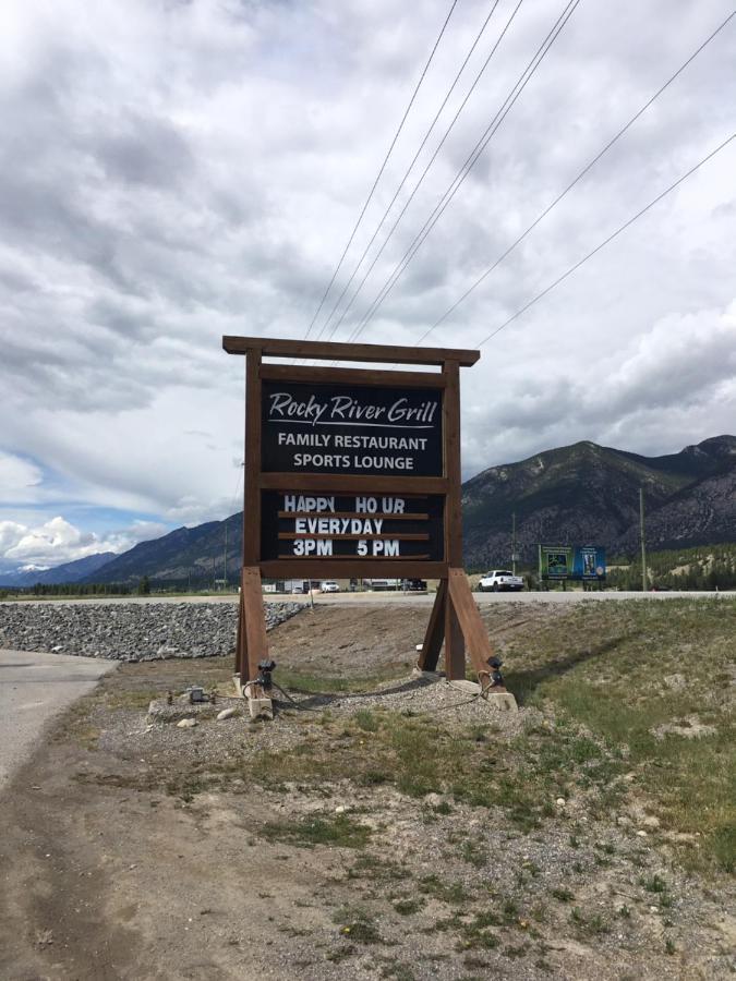 The Kanata Inns Invermere Exterior photo